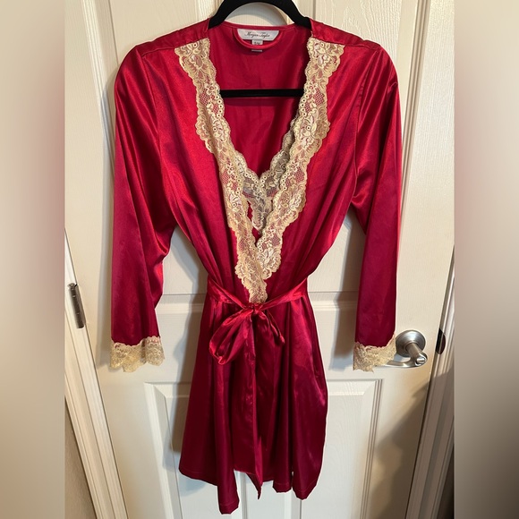 Morgan Taylor Intimates Other - Morgan Taylor Satin Robe & Slip Set w Lace Trim, Red & Cream, Size S/M & M